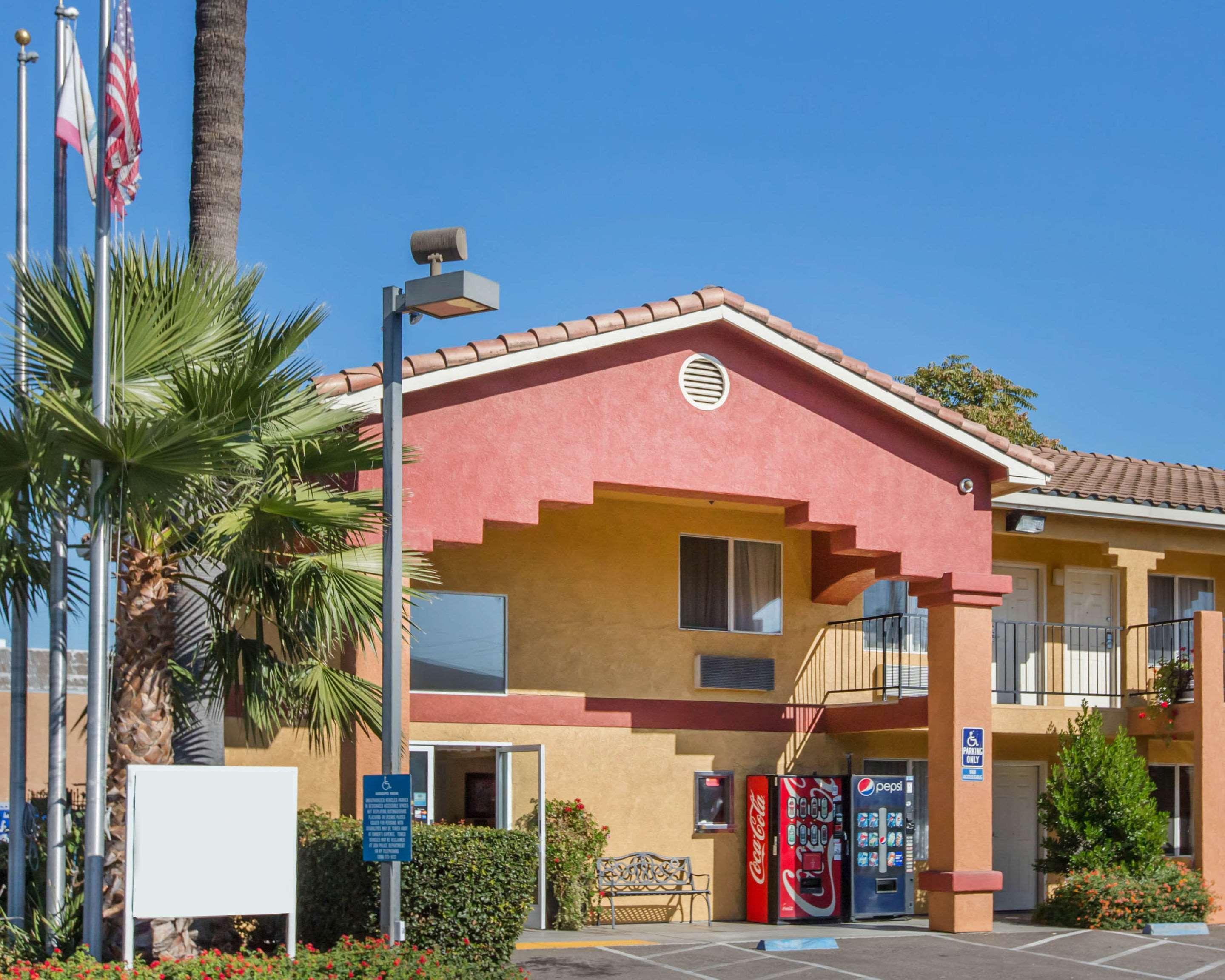 Econo Lodge Inn & Suites Lodi - Wine Country Area Exterior foto