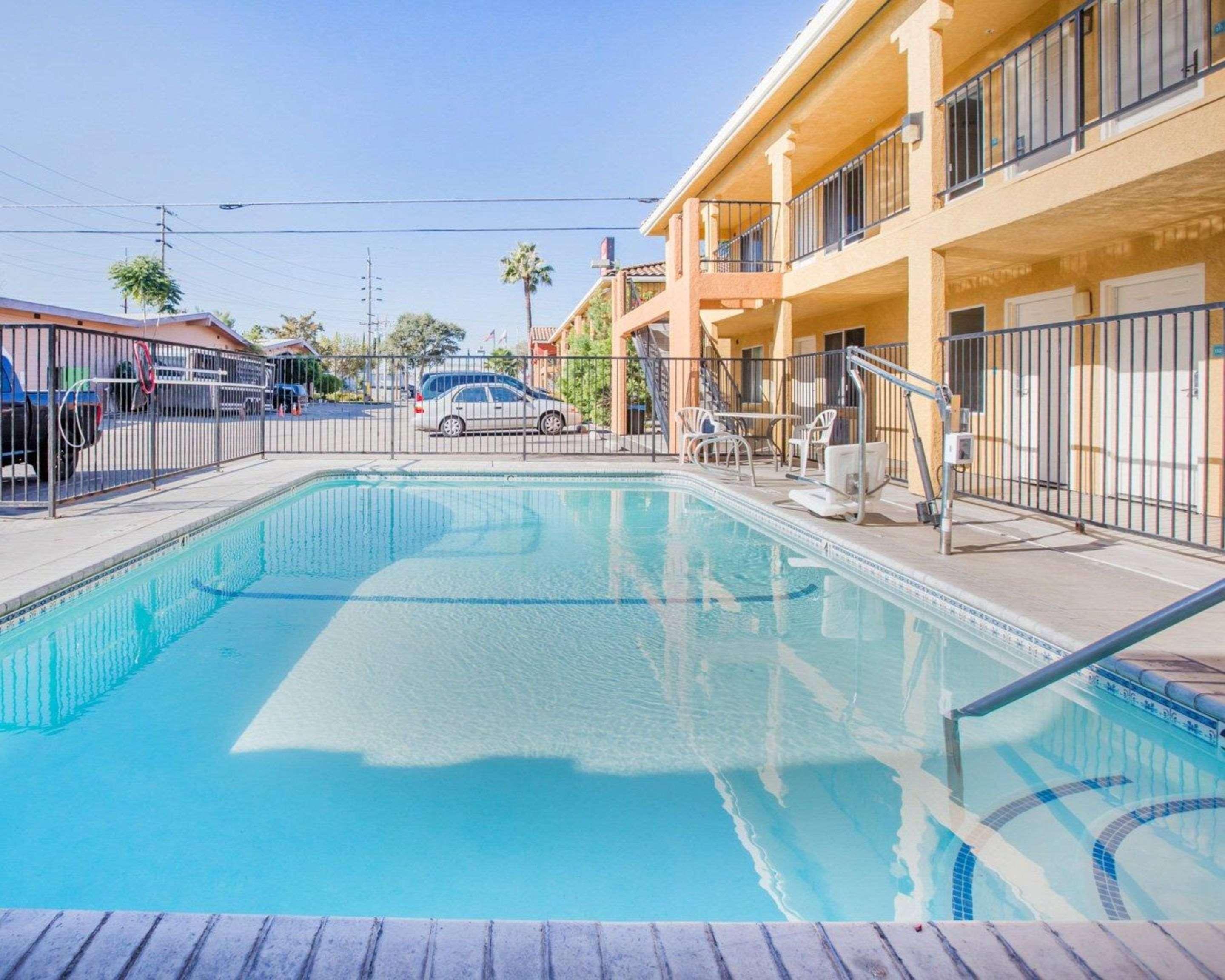 Econo Lodge Inn & Suites Lodi - Wine Country Area Exterior foto